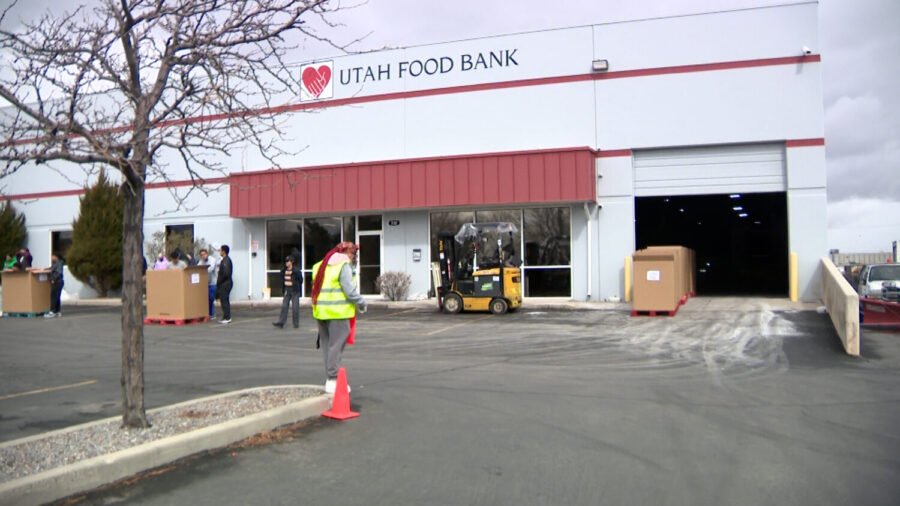 Local Businesses Organize Food Drives to Support Those Affected by the Government Shutdown