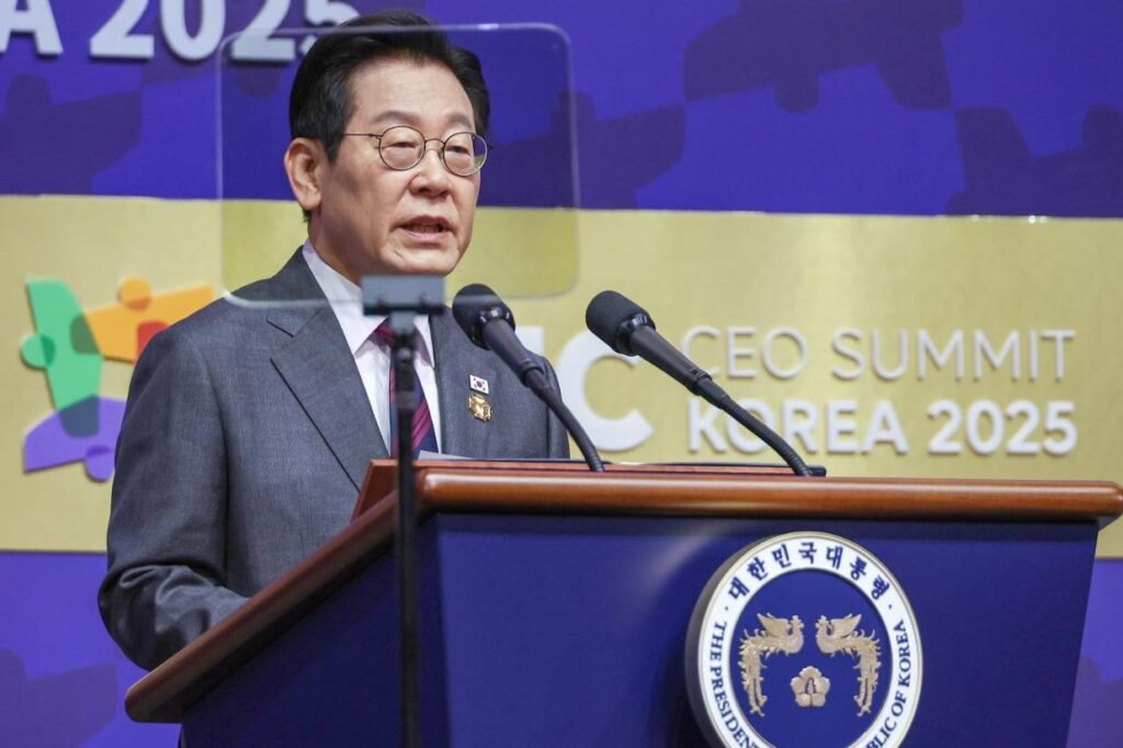 Lee invites business leaders, highlights the importance of ‘networking wisdom’ for the global economy.